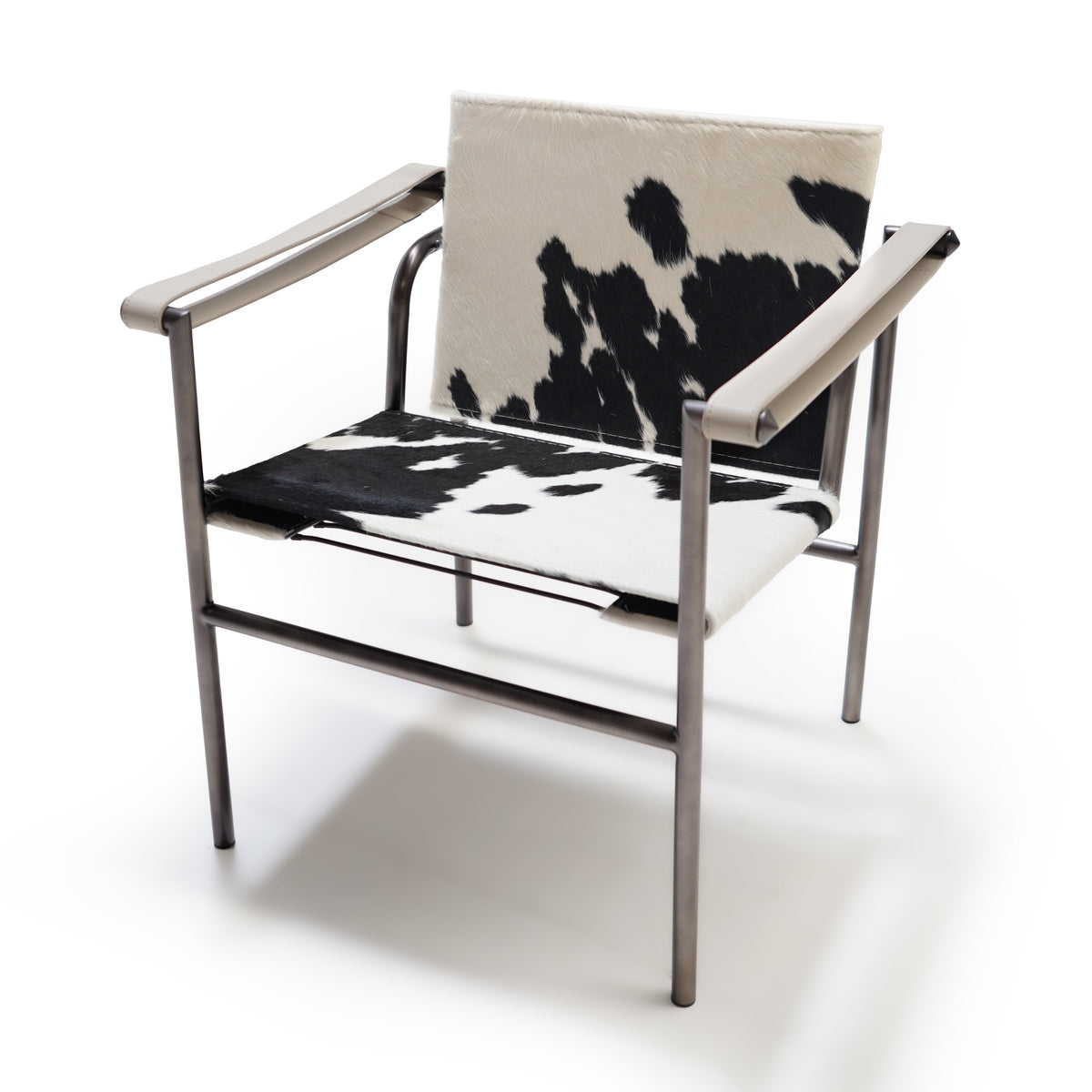BEACON DJDG classic lounge chair with adjustable back, upholstered in neutral fabric, modern design for living room comfort.