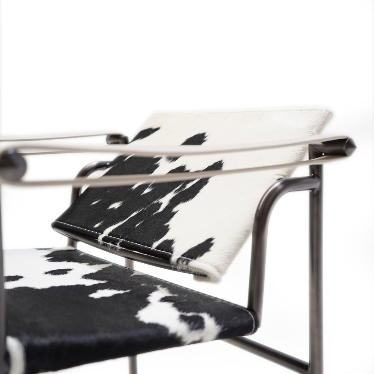 BEACON DJDG Classic Lounge Chair CC213 with adjustable back, cushioned seat, and wooden legs for comfortable relaxation.