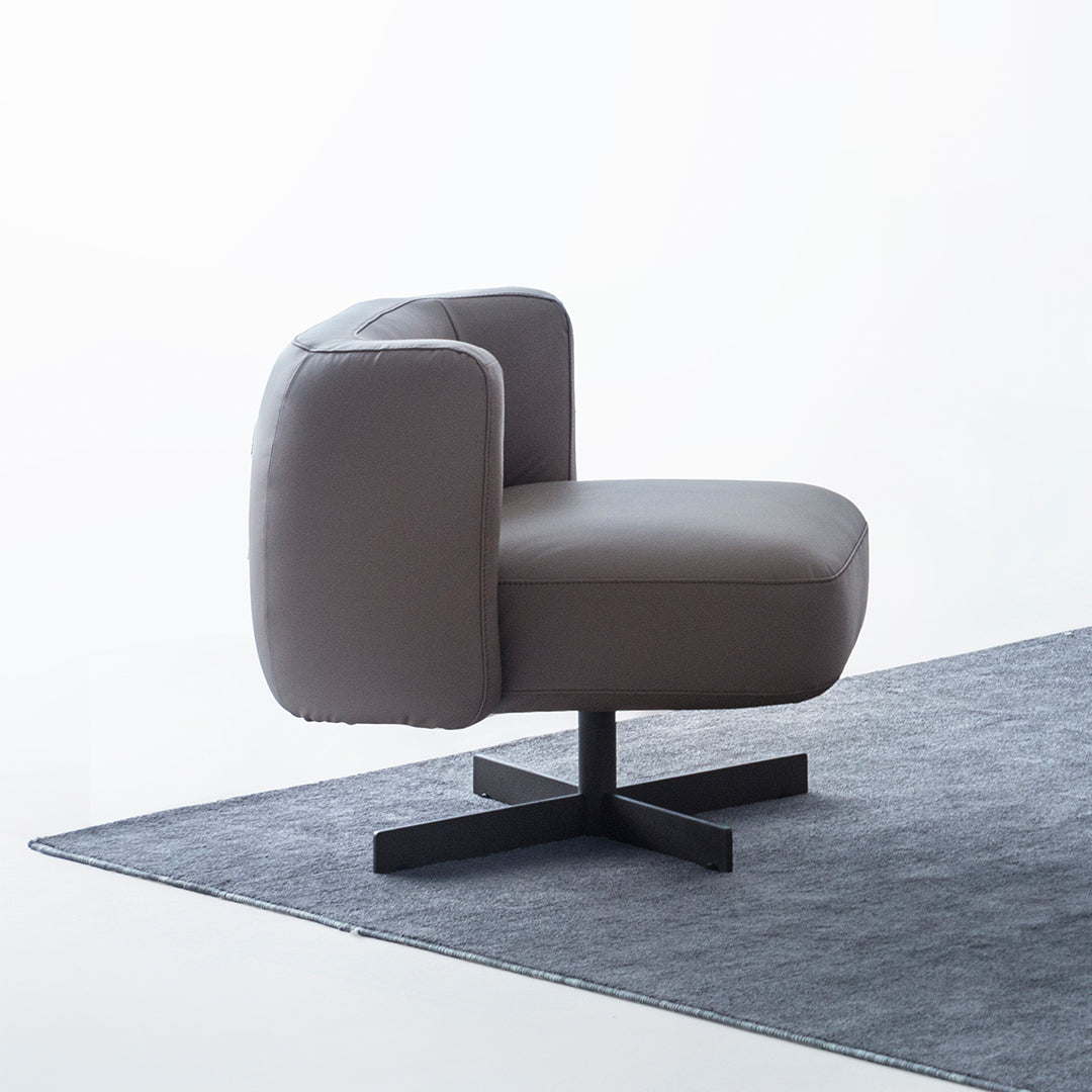 HOMAGE KOLTUK Foresta armchair with wooden legs and fabric upholstery, modern design, shown in a cozy living room setting.