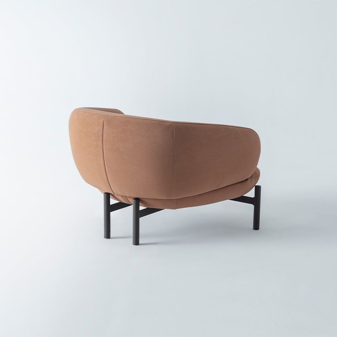 HOMAGE KOLTUK Freda armchair with plush fabric upholstery and modern design, shown in a cozy living room setting.