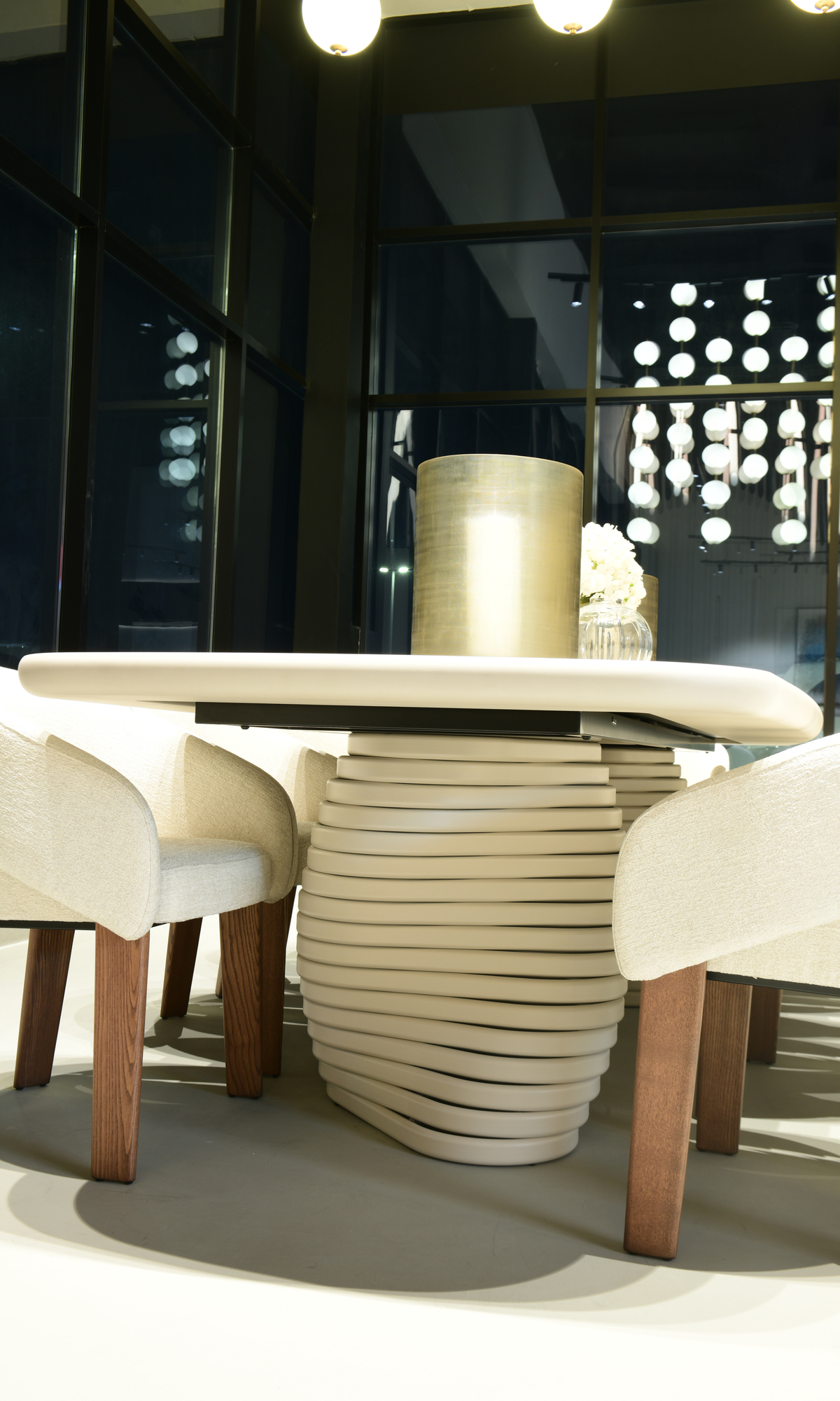 Rotolo Table
